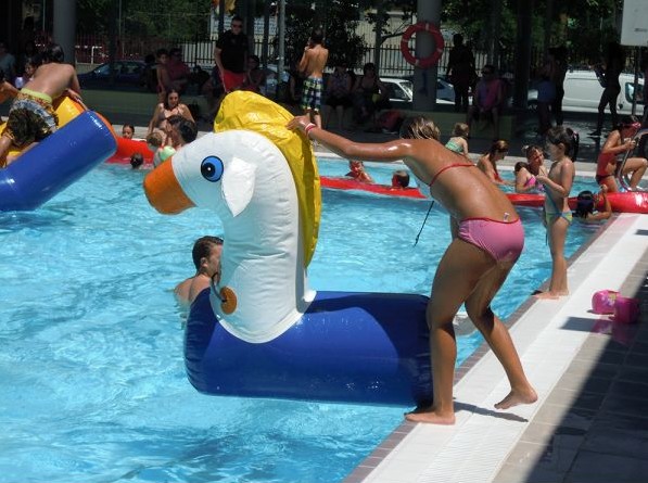 Estimula el desarrollo de tus hijos gracias a los hinchables acuáticos